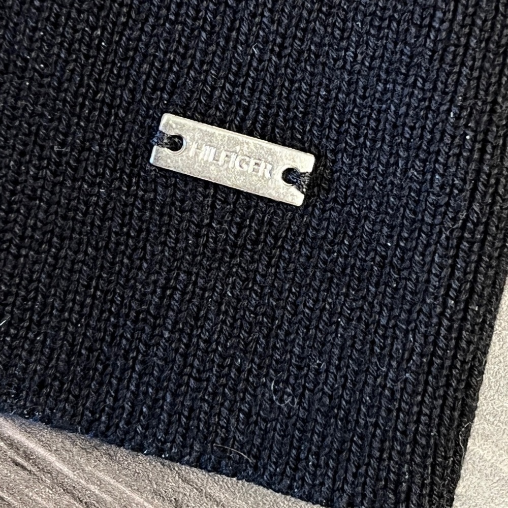 TOMMY HILFIGER NWT Navy blue light sweater. V neck. Polka dot tie at neck. - Picture 5 of 14